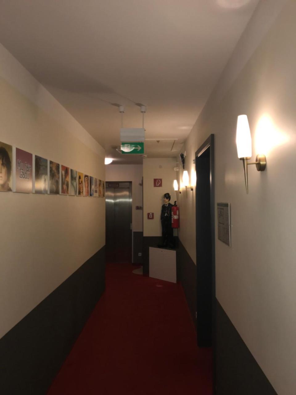 Cinehotel Maroni ツィルンドルフ エクステリア 写真